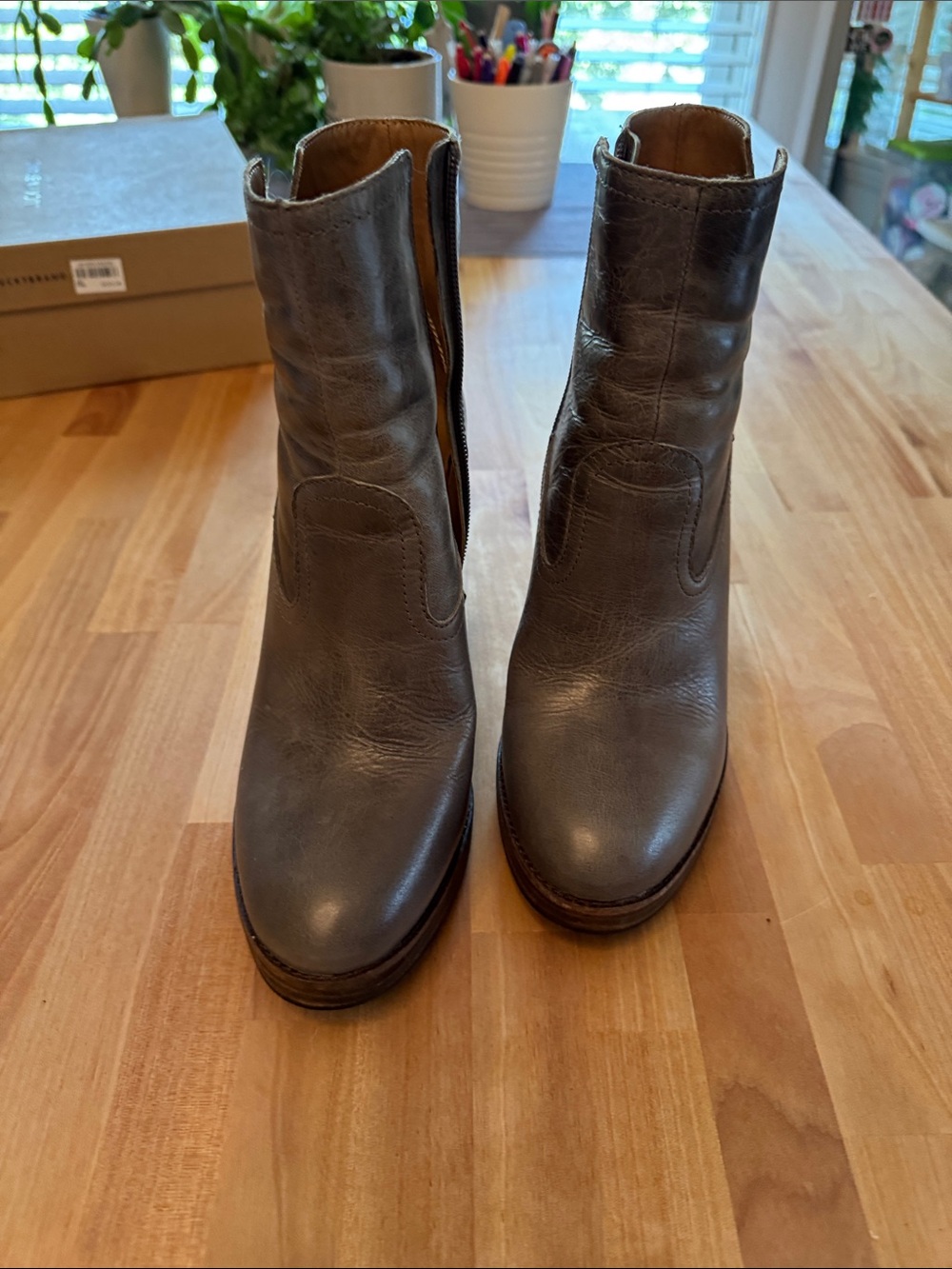 Women’s Lucky Brand Grey Heeled Leather Ankle Boots - Sleek Zip Detail 10M